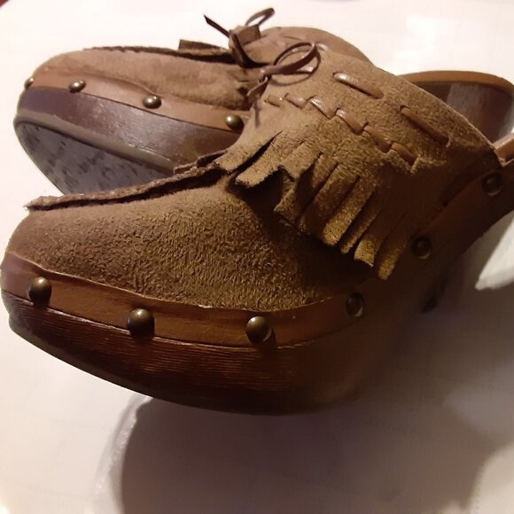 L.E.I. High Heel Clogs - Picture 2 of 7